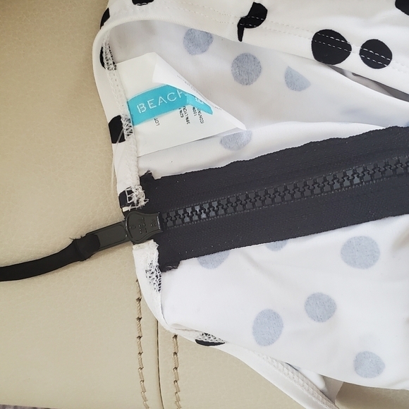 Polka Dot Sleeveless Crop Top. New 🌴 - Picture 6 of 7